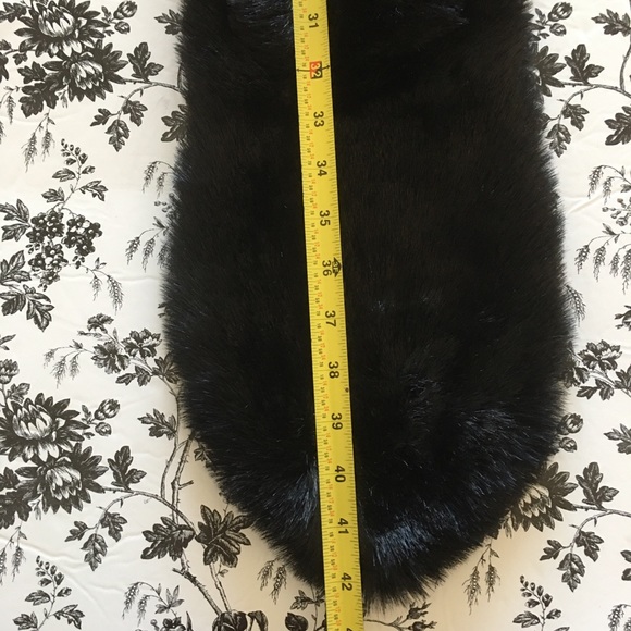 Banana Republic Black Faux Fur Scarf - Picture 5 of 7